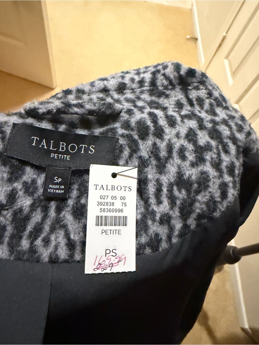 Talbots Women’s Gray Leopard Print Button-Front Jacket - Picture 4 of 8